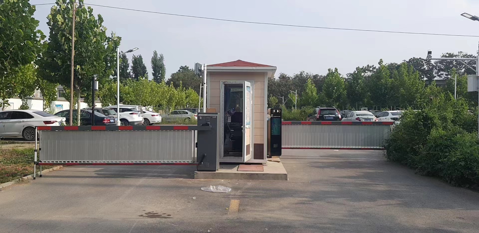 河北任縣農(nóng)商行ETC支付+廣告道閘+LCD款車牌識(shí)別一體機(jī)+無(wú)人值守智慧停車場(chǎng)案列 政務(wù)機(jī)構(gòu)智慧停車場(chǎng)案列 第5張