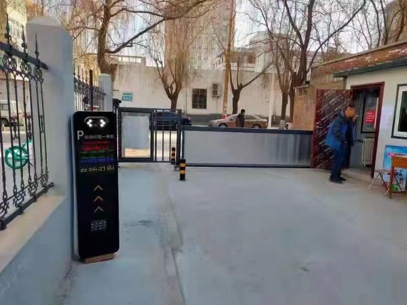 山西晉中八一小區(qū)LK款車牌識別+廣告道閘+廣告門+鑰匙門禁 社區(qū)智慧停車場案列 第3張