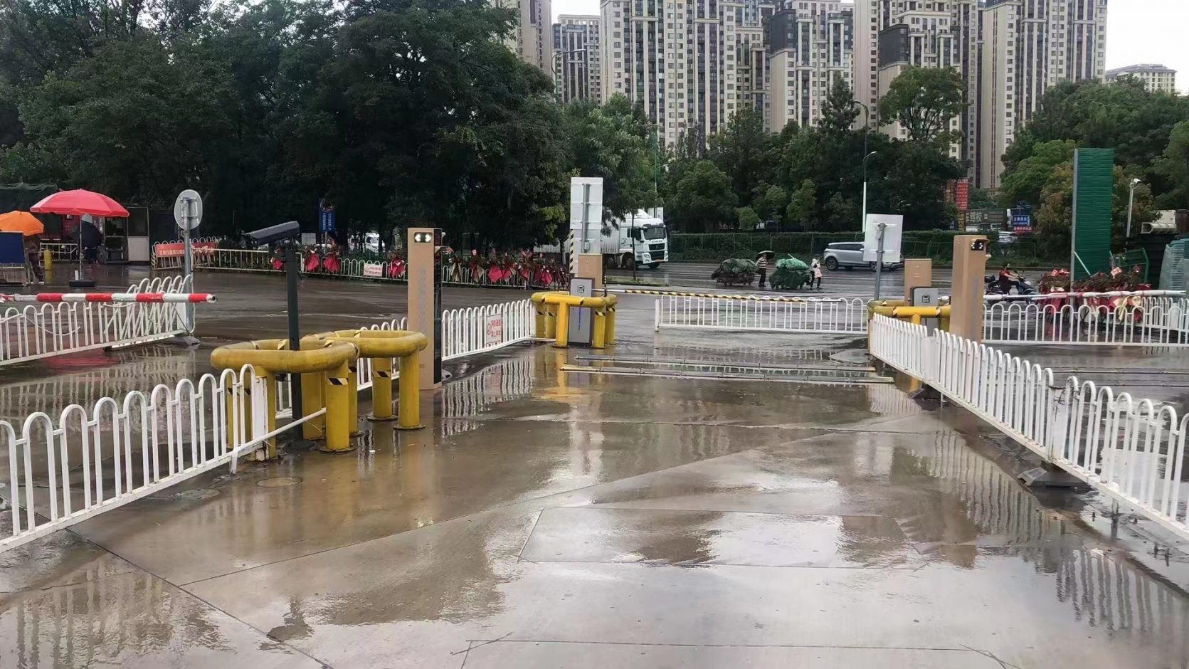 某物流園無(wú)人值守專用車型識(shí)別+BY-WJDZ直桿道閘案列 園區(qū)智慧停車場(chǎng)案列 第2張