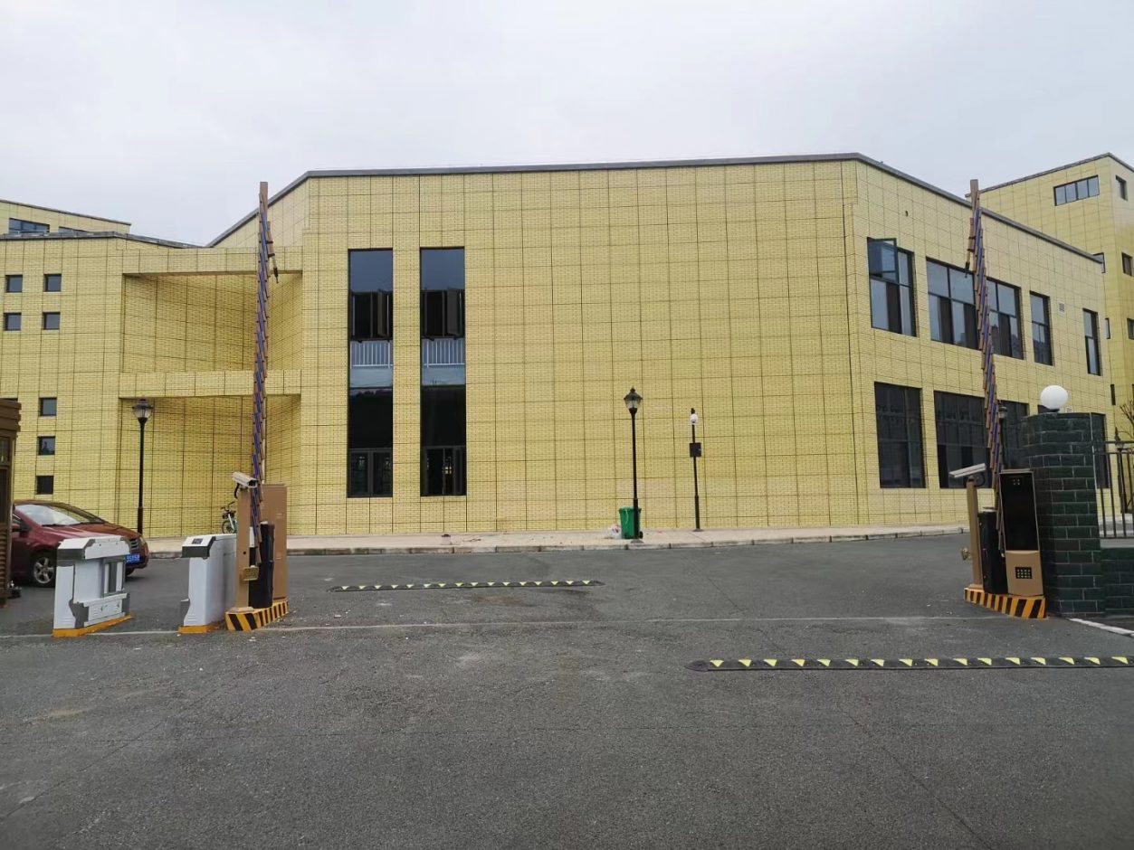 某大型工廠智慧停車(chē)+智慧人行案例 園區(qū)智慧停車(chē)場(chǎng)案列 第1張
