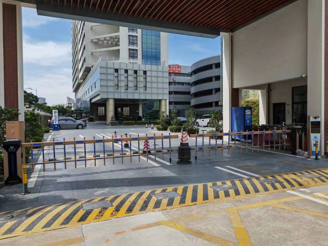 龍崗平湖街道交警大隊無人值守停車場 政務(wù)機構(gòu)智慧停車場案列 第2張