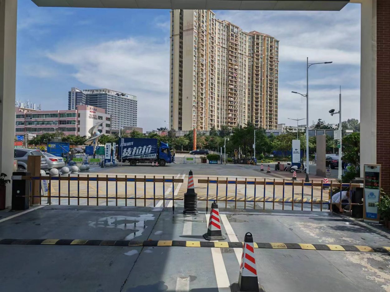 龍崗平湖街道交警大隊無人值守停車場 政務(wù)機構(gòu)智慧停車場案列 第3張