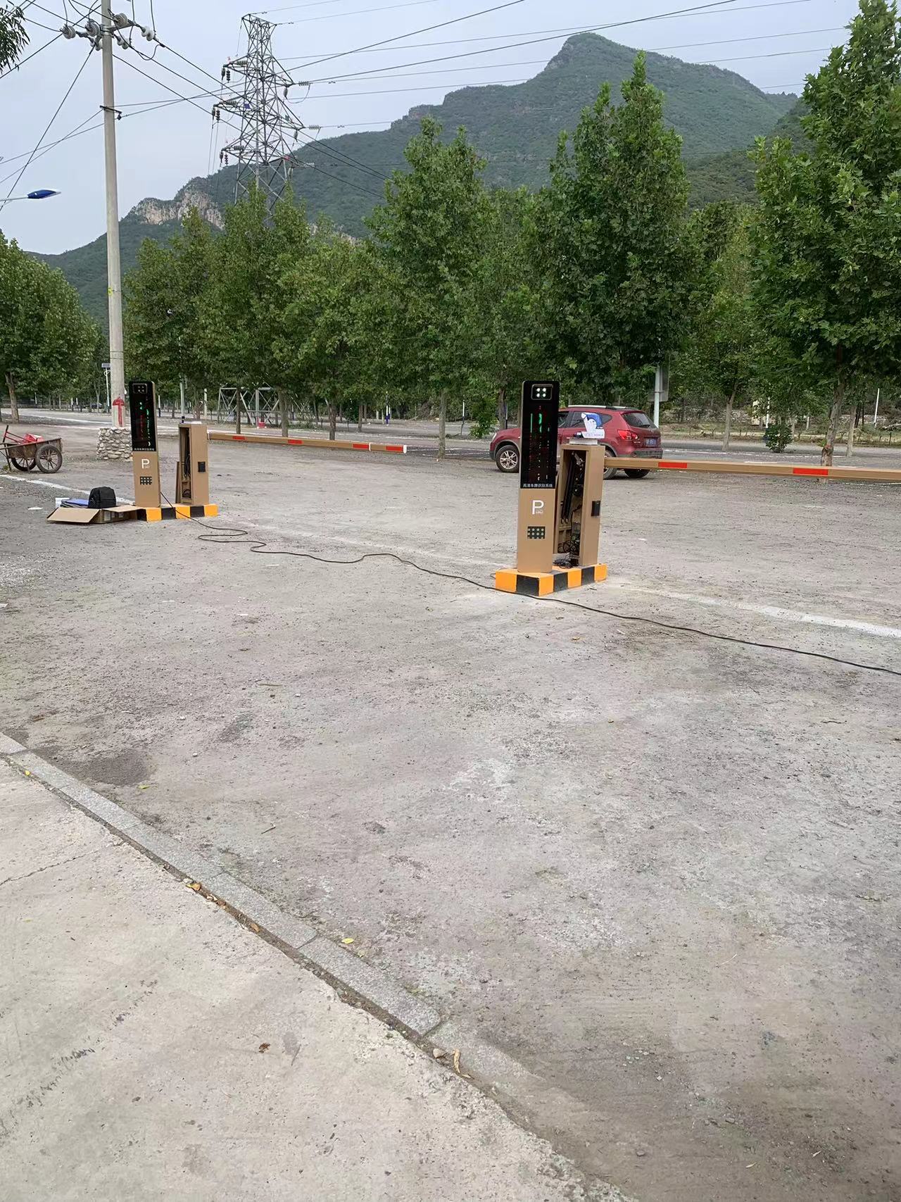 北京周口店智慧車場（8個(gè)景區(qū)，26個(gè)出入口，8個(gè)城市級(jí)誘導(dǎo)屏） 景區(qū)智慧停車場案列 第4張