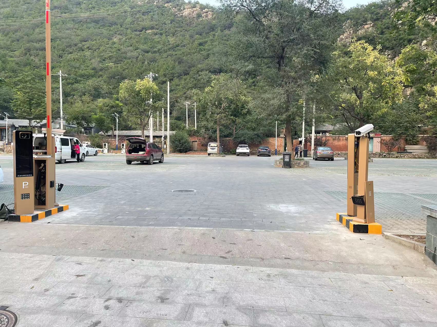 北京周口店智慧車場（8個(gè)景區(qū)，26個(gè)出入口，8個(gè)城市級(jí)誘導(dǎo)屏） 景區(qū)智慧停車場案列 第9張